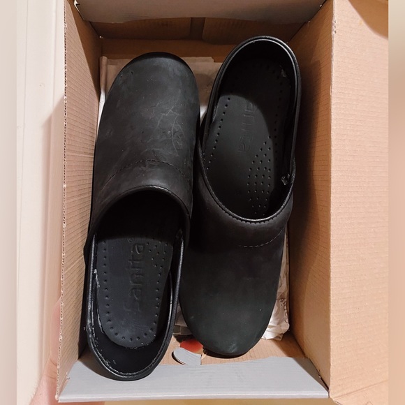 sanita closed back clogs